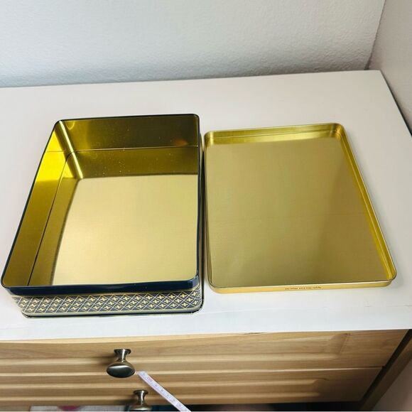 1993 M.J. Hummel Goebel Collector Stationary Tin ~ HUM 141 "Apple Tree Girl" - Picture 5 of 5